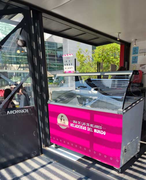 Encuentra tu Emporio La Rosa más cercano y disfruta de nuestros helados artesanales en cada rincón de Chile.